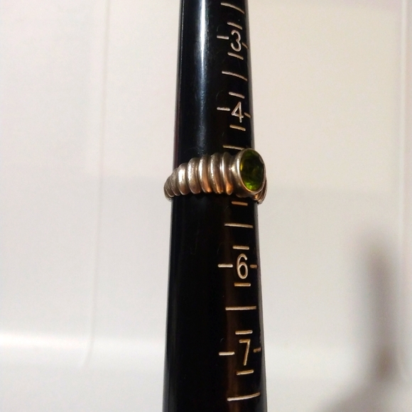 Peridot August Stone Corrugated Design Ring - Picture 2 of 8